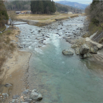 本流と一色川合流点